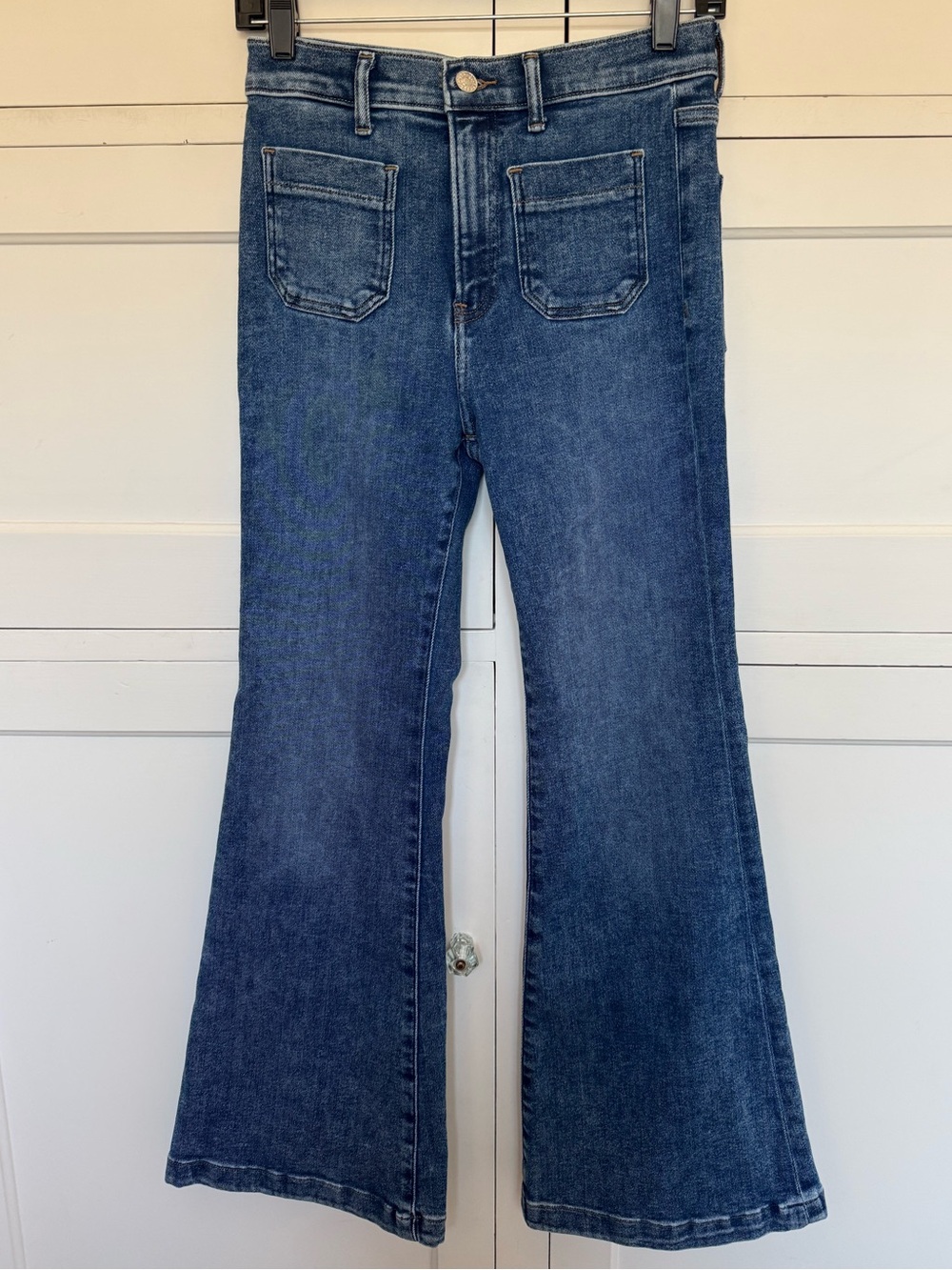 EXPRESS Medium Wash Flared High-Rise Jeans 4 Short